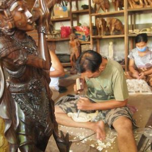 sculpture sur bois à bali